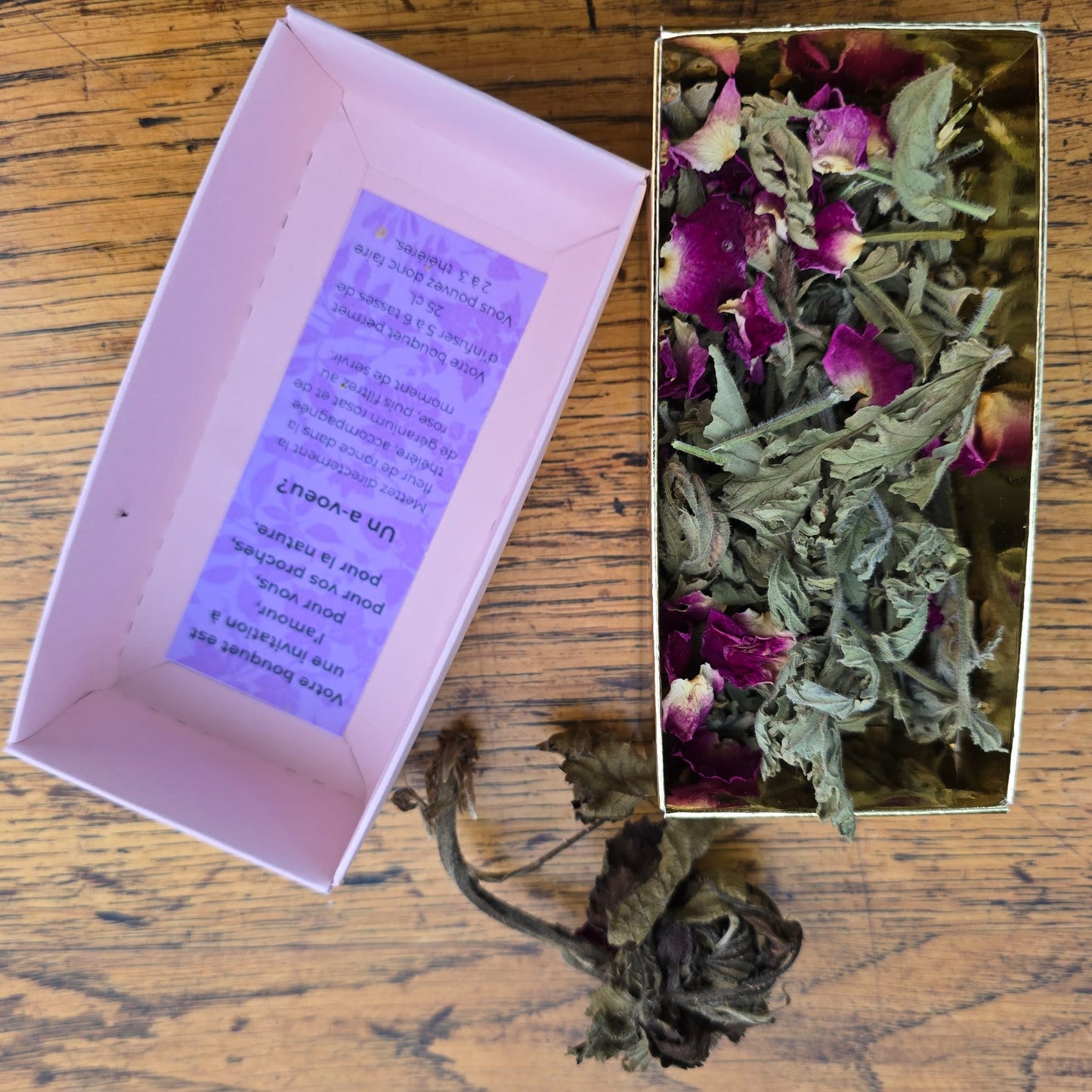 
                  
                    ETUI A LA ROSE - avec fleur de ronce
                  
                