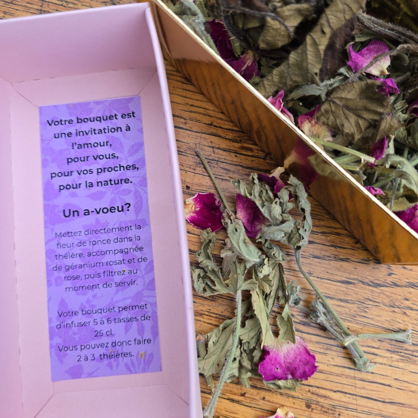 
                  
                    ETUI A LA ROSE - avec fleur de ronce
                  
                